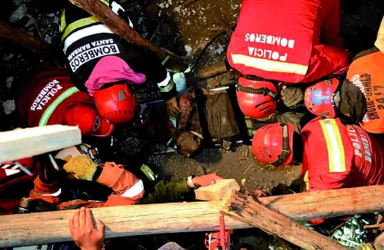 Confirman la muerte del tercer obrero por el deslizamiento de un talud en La Paz