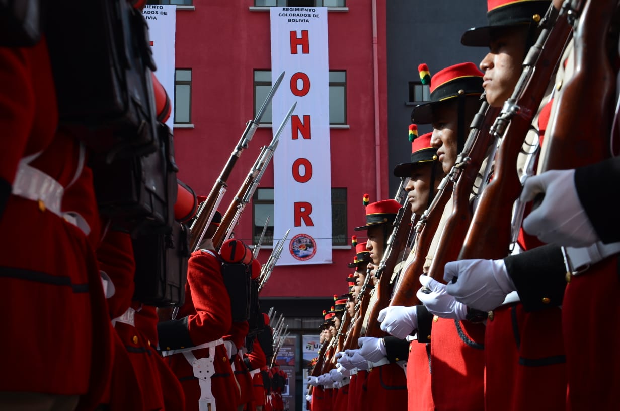 Regimiento Colorados de Bolivia estrena en su aniversario un multifuncional