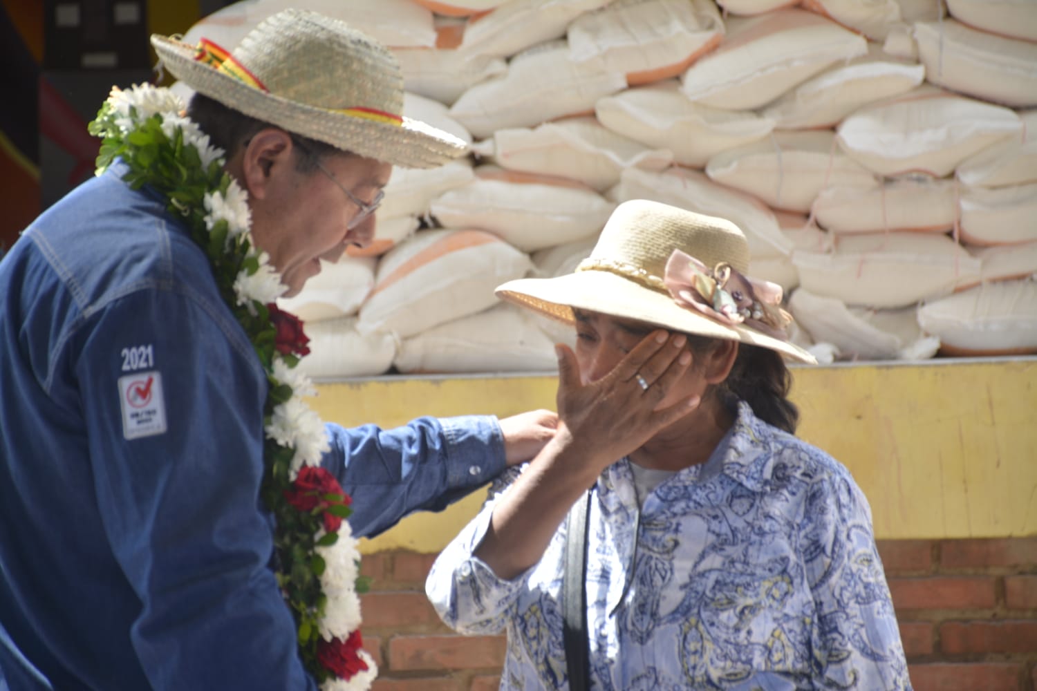 Presidente urge resguardar la vida y salud de damnificados por inundaciones y perfila proceso de reconstrucción