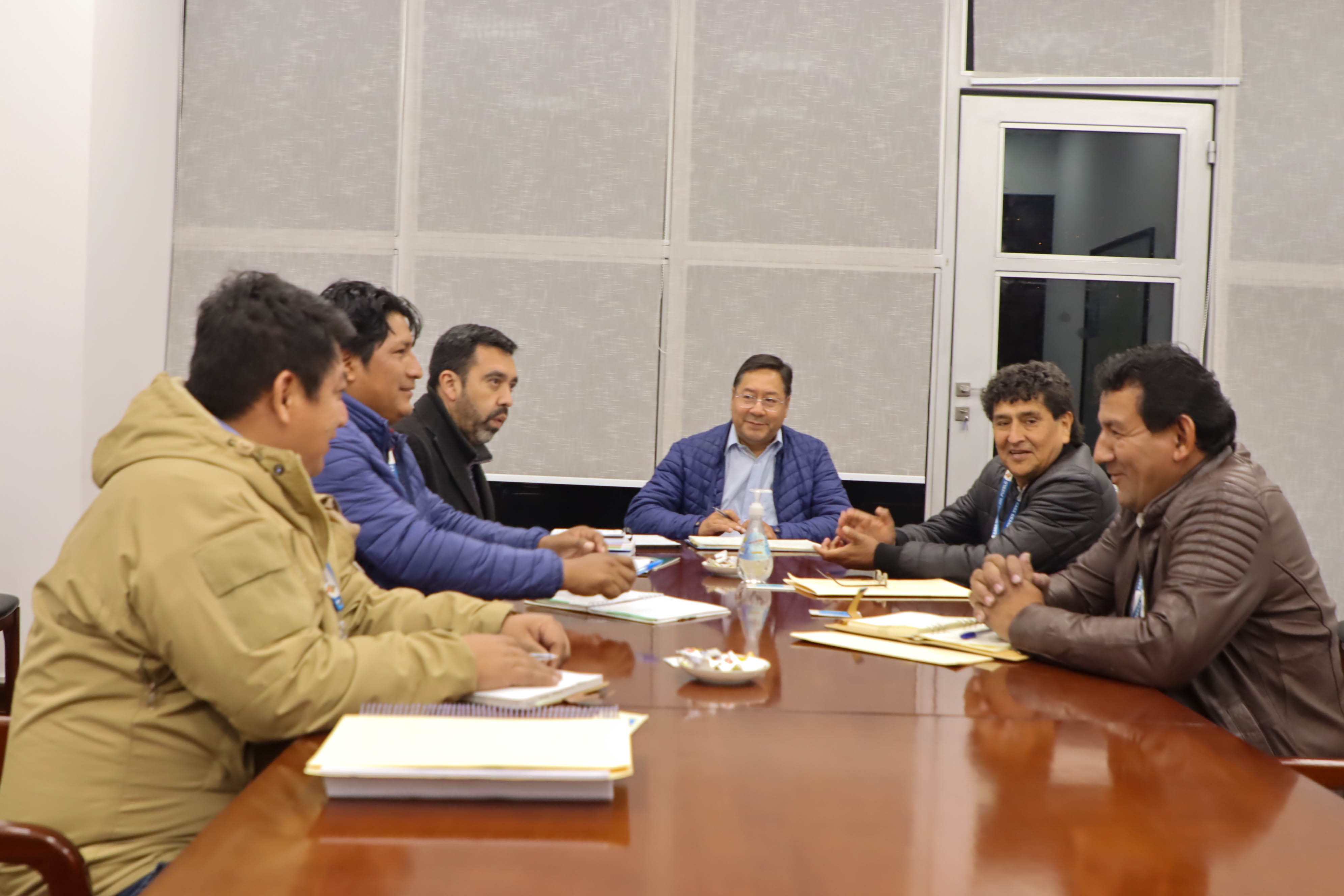 Arce coordina con alcalde de Mapiri, Yanacachi, Tipuani y Guanay ayuda a familias damnificadas por las inundaciones