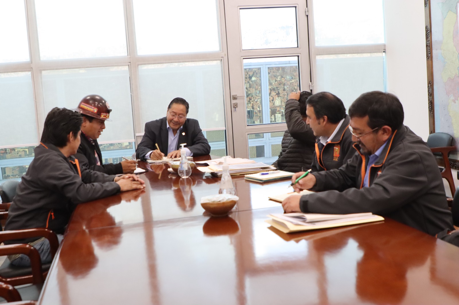 Presidente y Federación Gráfica Boliviana acuerdan acciones para fortalecer al sector