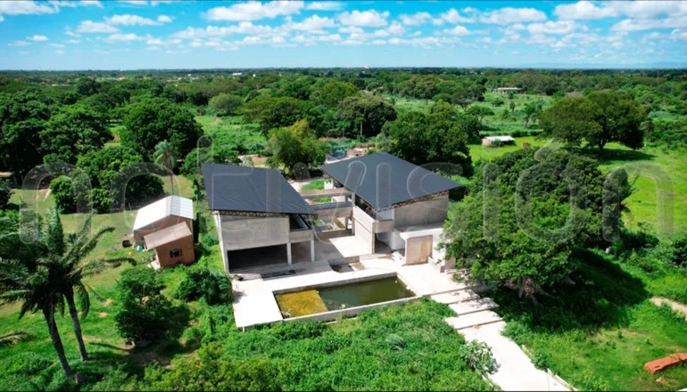 Fuerza antidroga interviene “mansión” en construcción de propiedad del piloto detenido en Paraguay