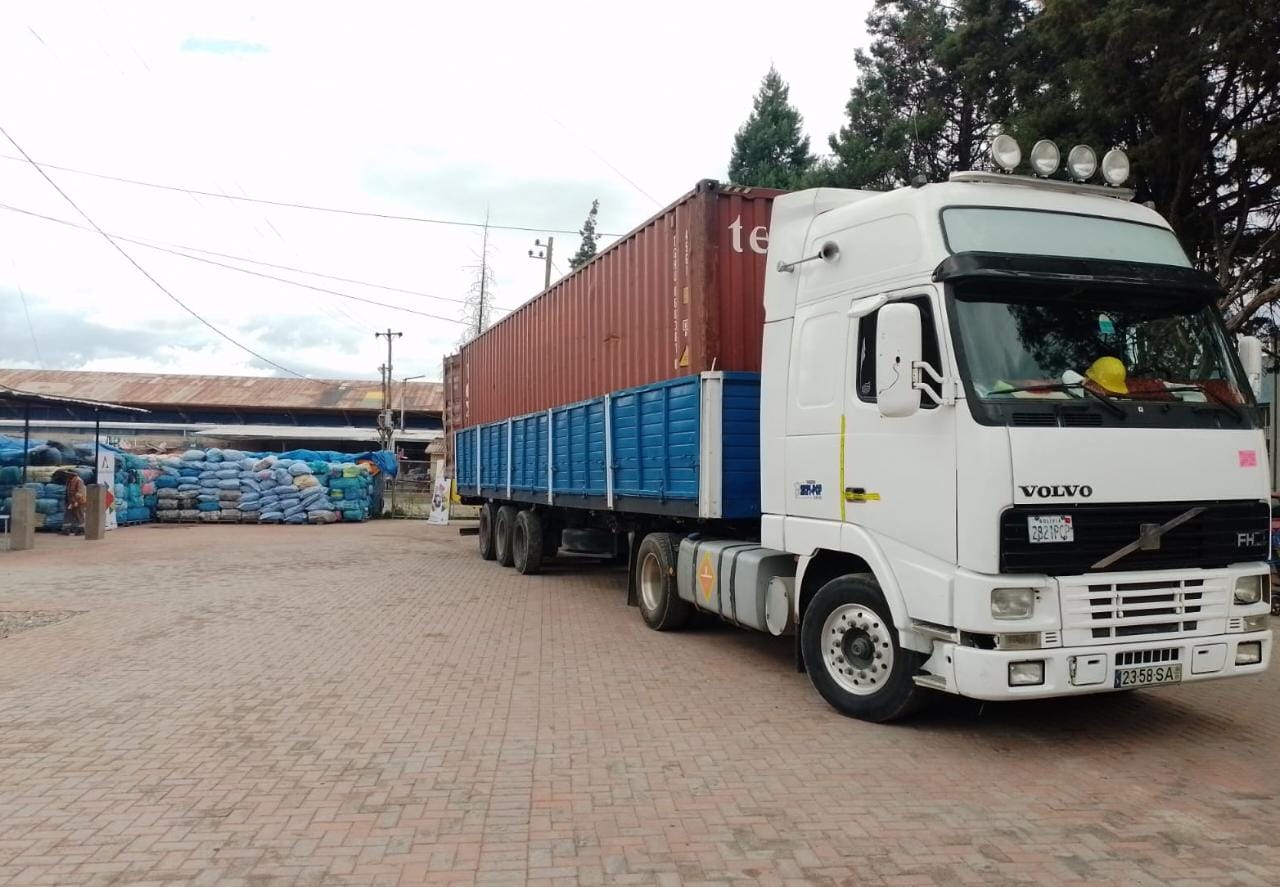 Aduana comisa más de 20 toneladas de ropa usada y pañales valuados en casi medio millón de bolivianos