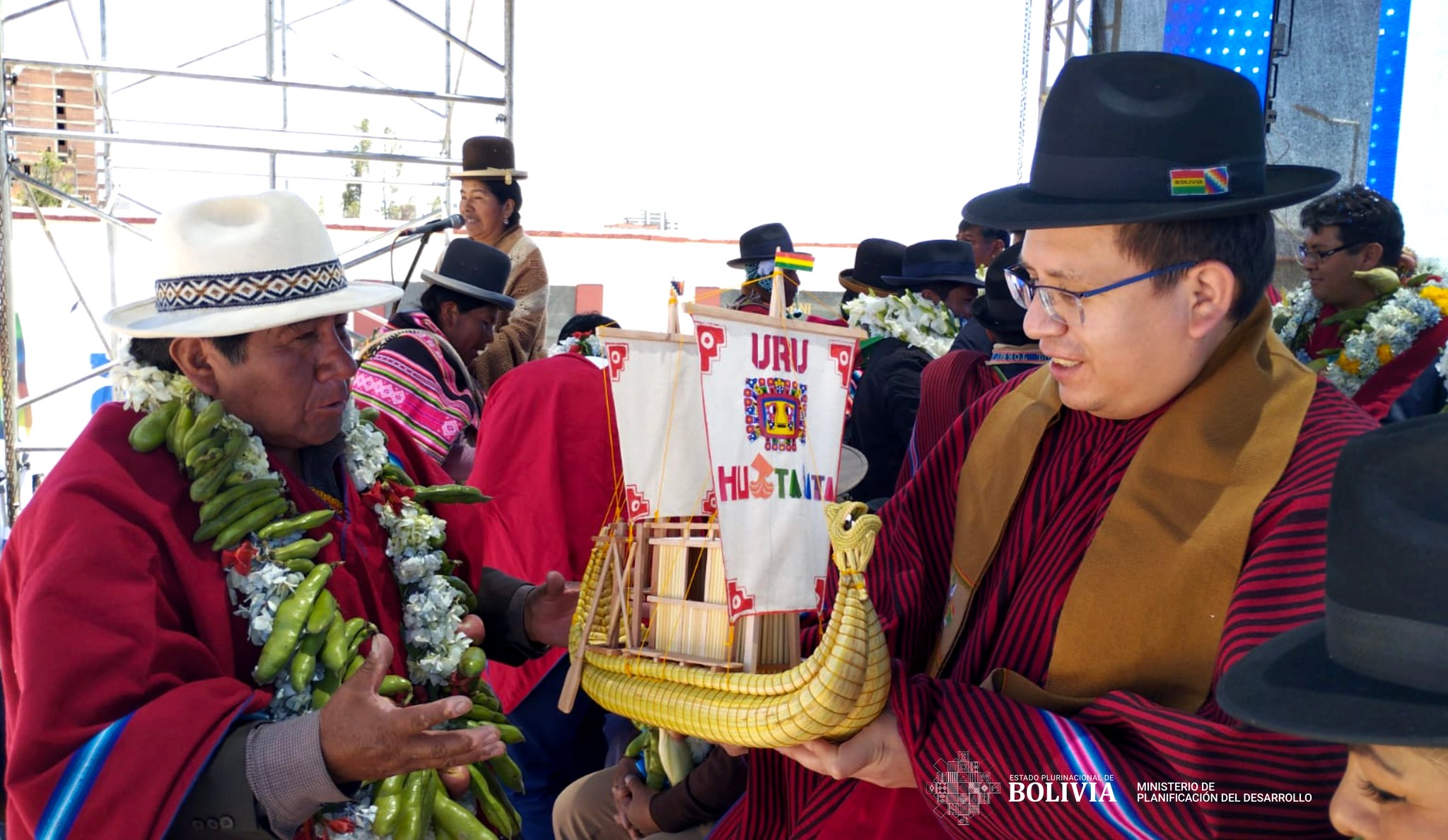 Gobierno compromete Bs 40 millones para 21 obras de enlosetado y generación de empleo en La Paz, Oruro y Potosí