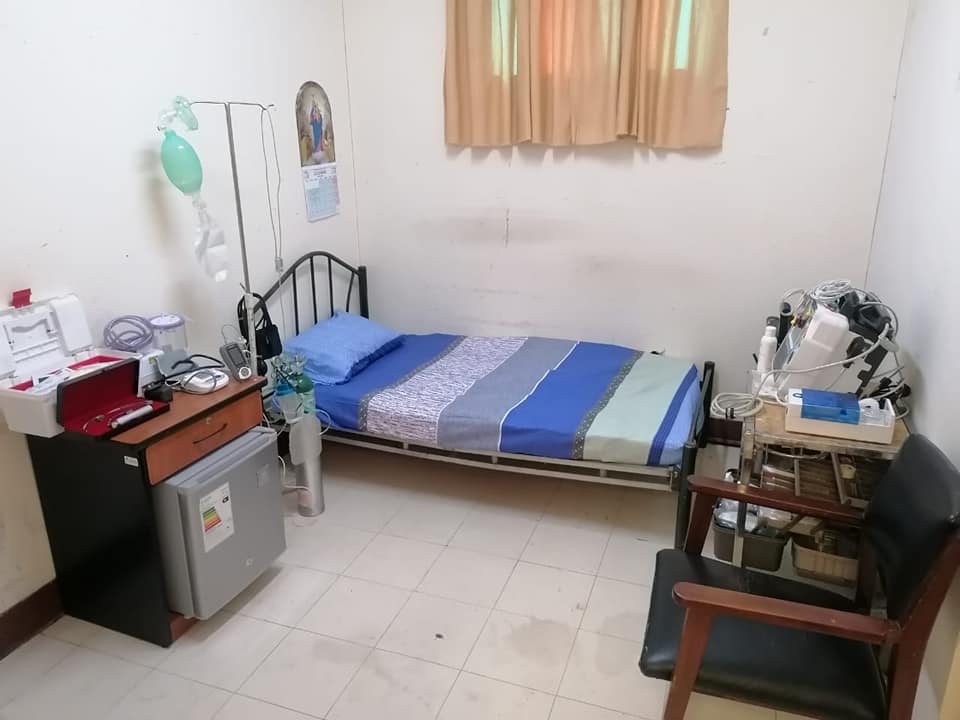 Camacho recibe medicamentos y es atendido por enfermera de confianza de su familia