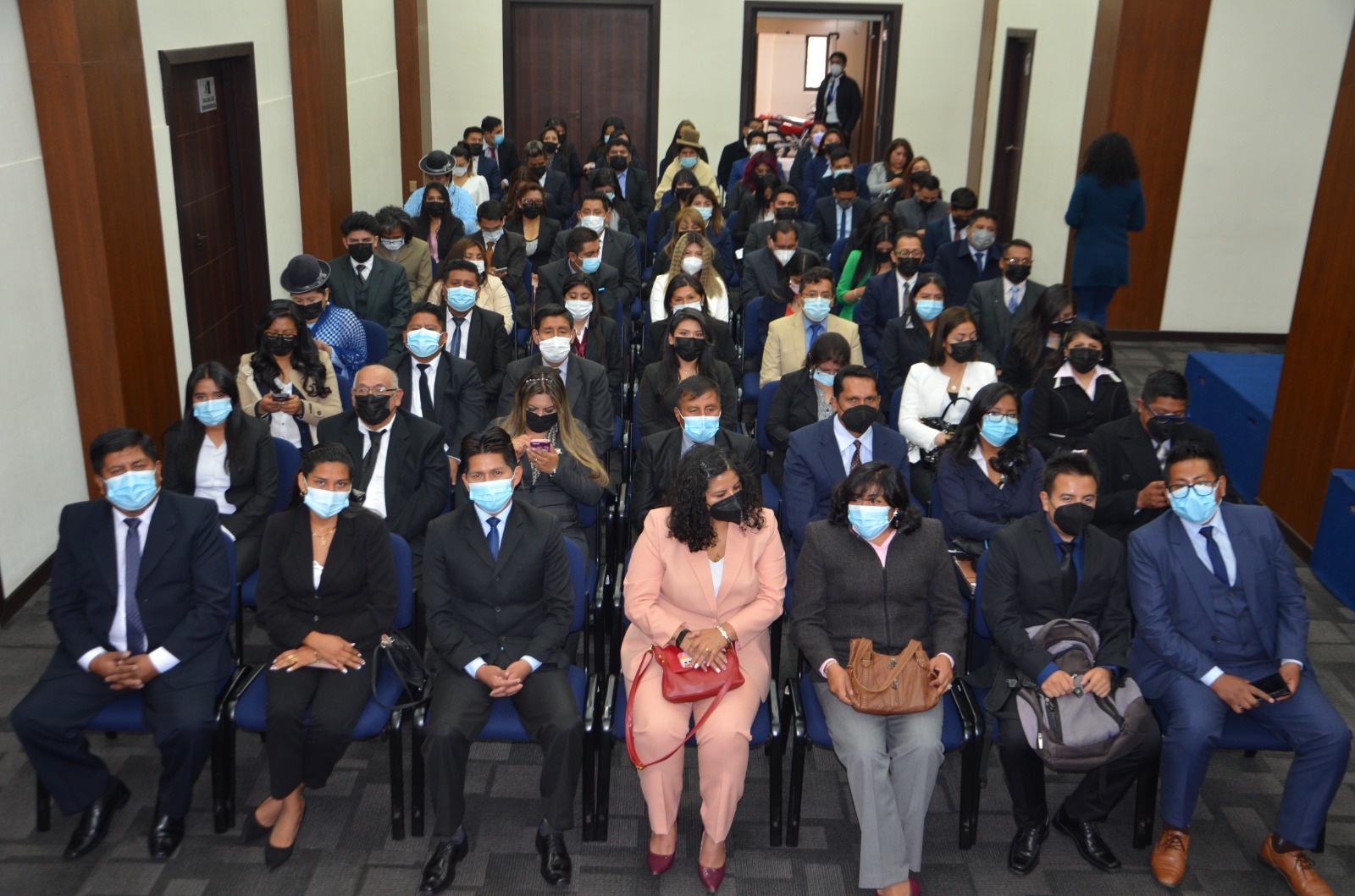 Un total de 167 juristas recibieron credenciales en La Paz, a nivel nacional ya se registraron más de 91.000 abogados 