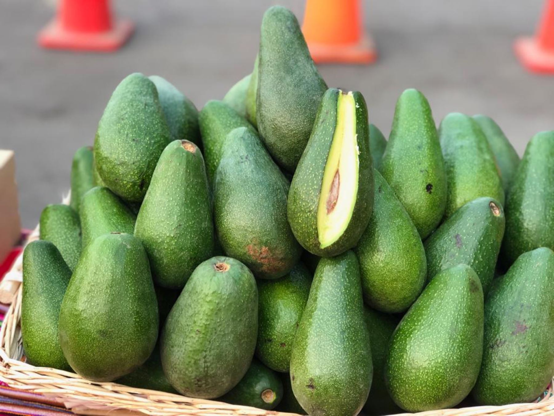 Productores de Cajuata invitan a la “Feria de la palta” en la plaza Alonso de Mendoza 