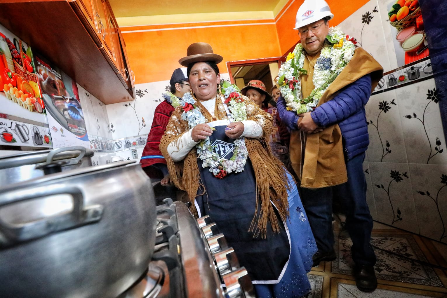 Entregan redes de gas domiciliario en El Alto con una inversión de Bs 1 millón