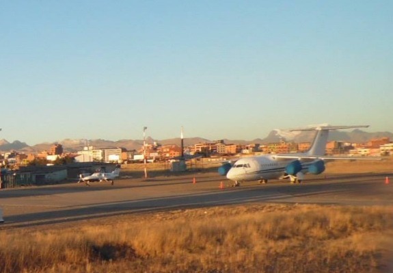 Investigan incidente que sufrió aeronave de Ecojet tras aterrizar en el aeropuerto de El Alto