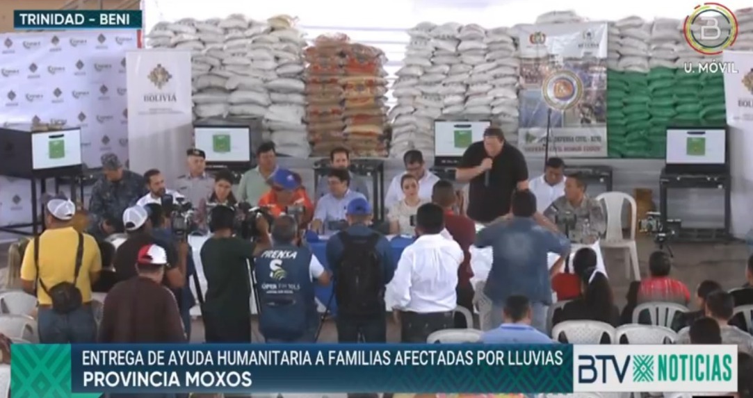 Entregan ayuda humanitaria y utensilios de cocina a familias damnificadas por inundaciones en Beni