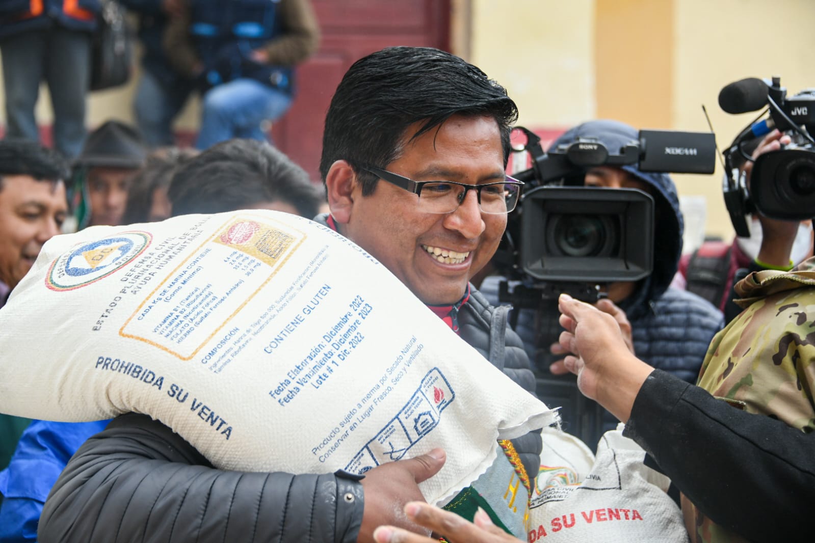 Municipios paceños afectados por eventos adversos reciben más de 27 toneladas de ayuda humanitaria 