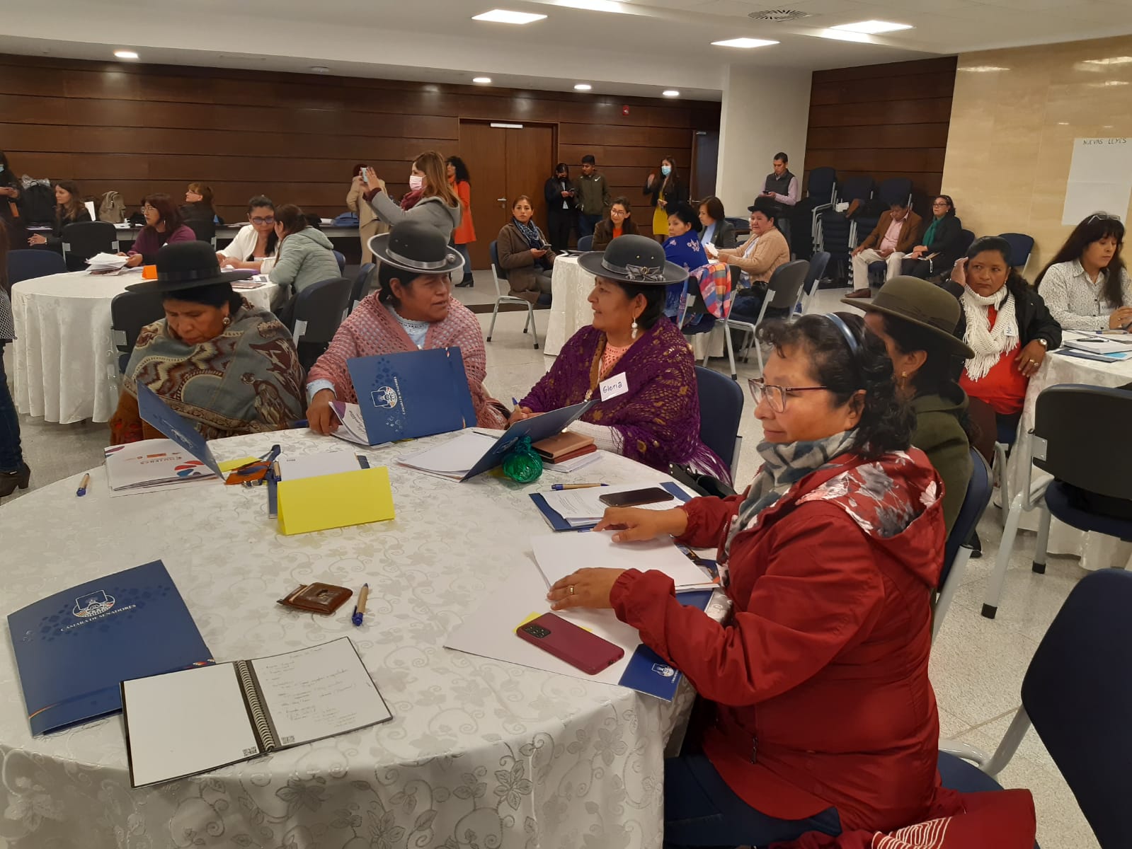 Asambleístas acuerdan construir una agenda legislativa con perspectiva de género y democracia paritaria