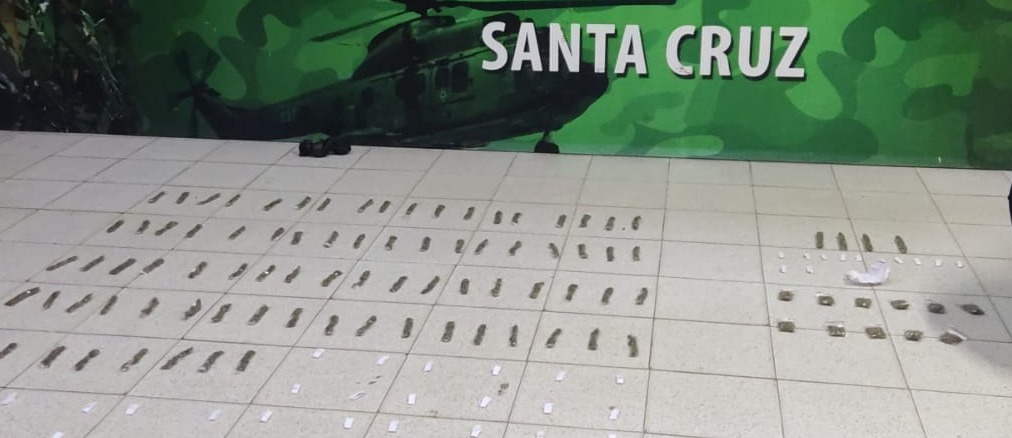 Fuerza antidroga secuestra 320 sobres con marihuana y cocaína en Santa Cruz 