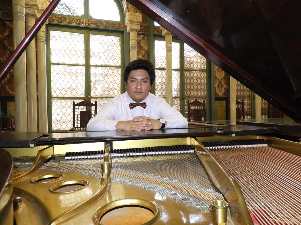 Cuecas del patrimonio sonoro de Bolivia son interpretadas por el pianista Ernesto Flores en nuevo disco