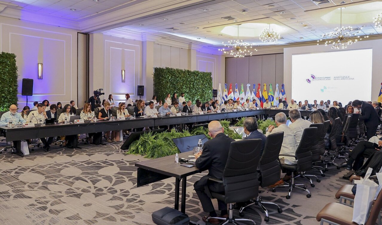 Bolivia impulsa en la Cumbre Iberoamericana iniciativas sobre DDHH, seguridad alimentaria y coca