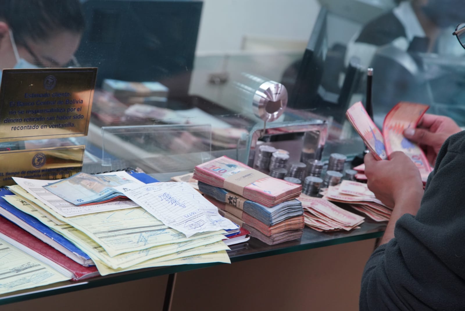 En dos días, más de 250 personas compraron $us 2,3 millones de ventanillas del BCB en La Paz
