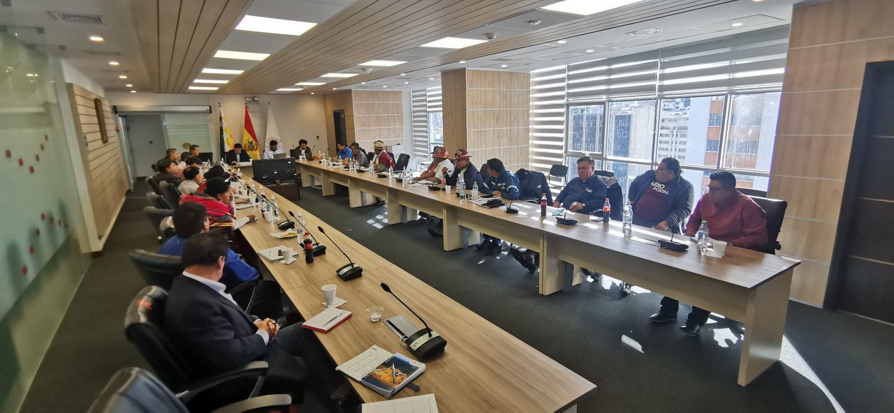 Gobierno exhorta a la COB a trabajar de manera conjunta en la cruzada para cuidar los combustibles