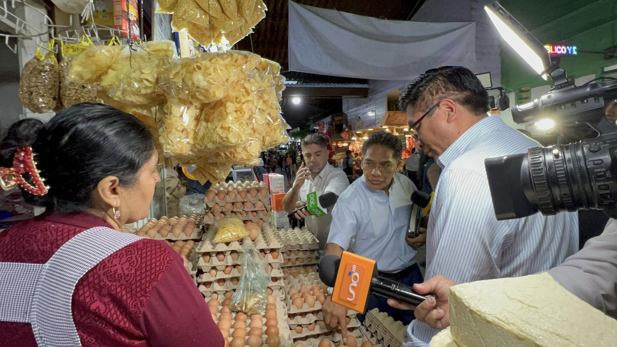 Ministro y viceministros verifican el abastecimiento regular de alimentos en mercados de Santa Cruz