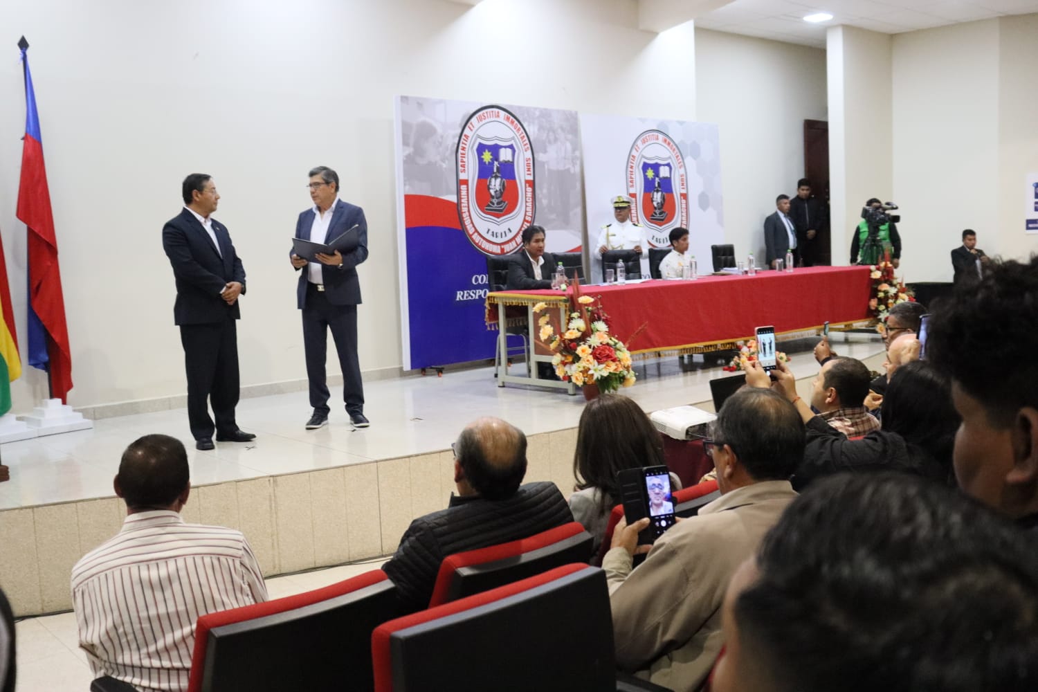 Arce llama a universidades a participar de la transformación productiva y del congreso para mejorar la educación 