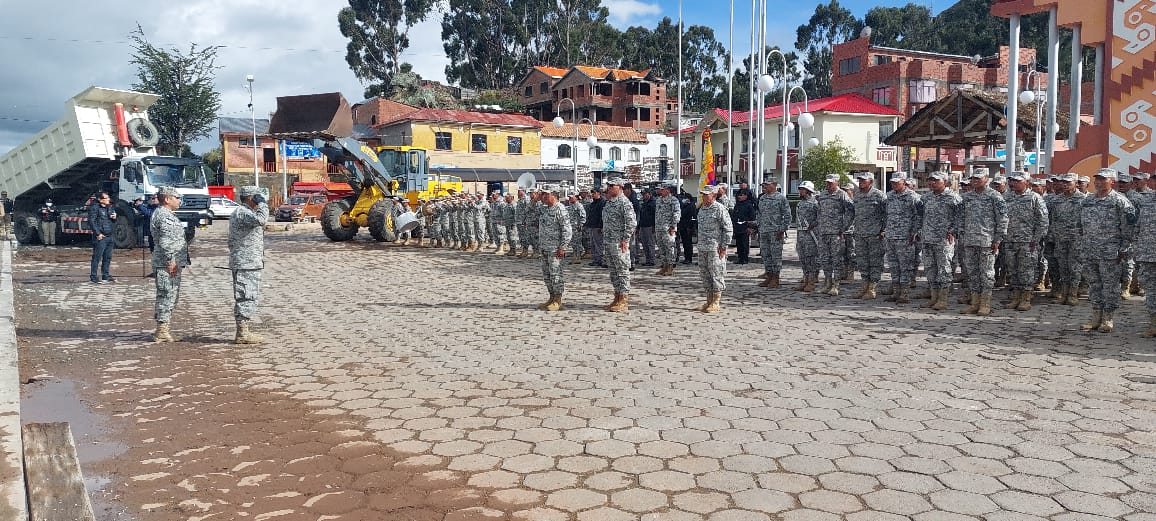Más de 1.000 efectivos militares activan campaña de limpieza en el Lago Titicaca