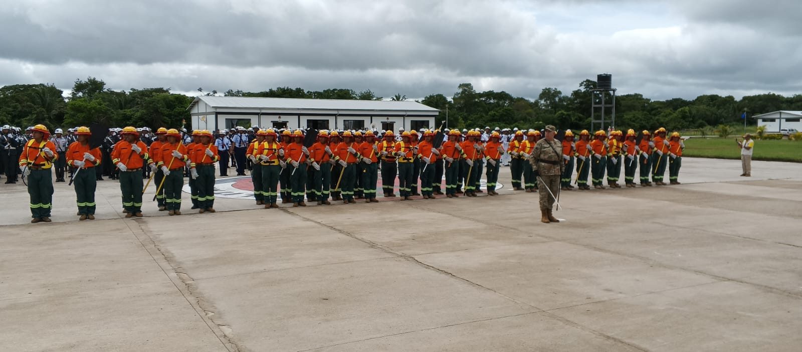 Militares se especializan en operaciones contra incendios forestales 