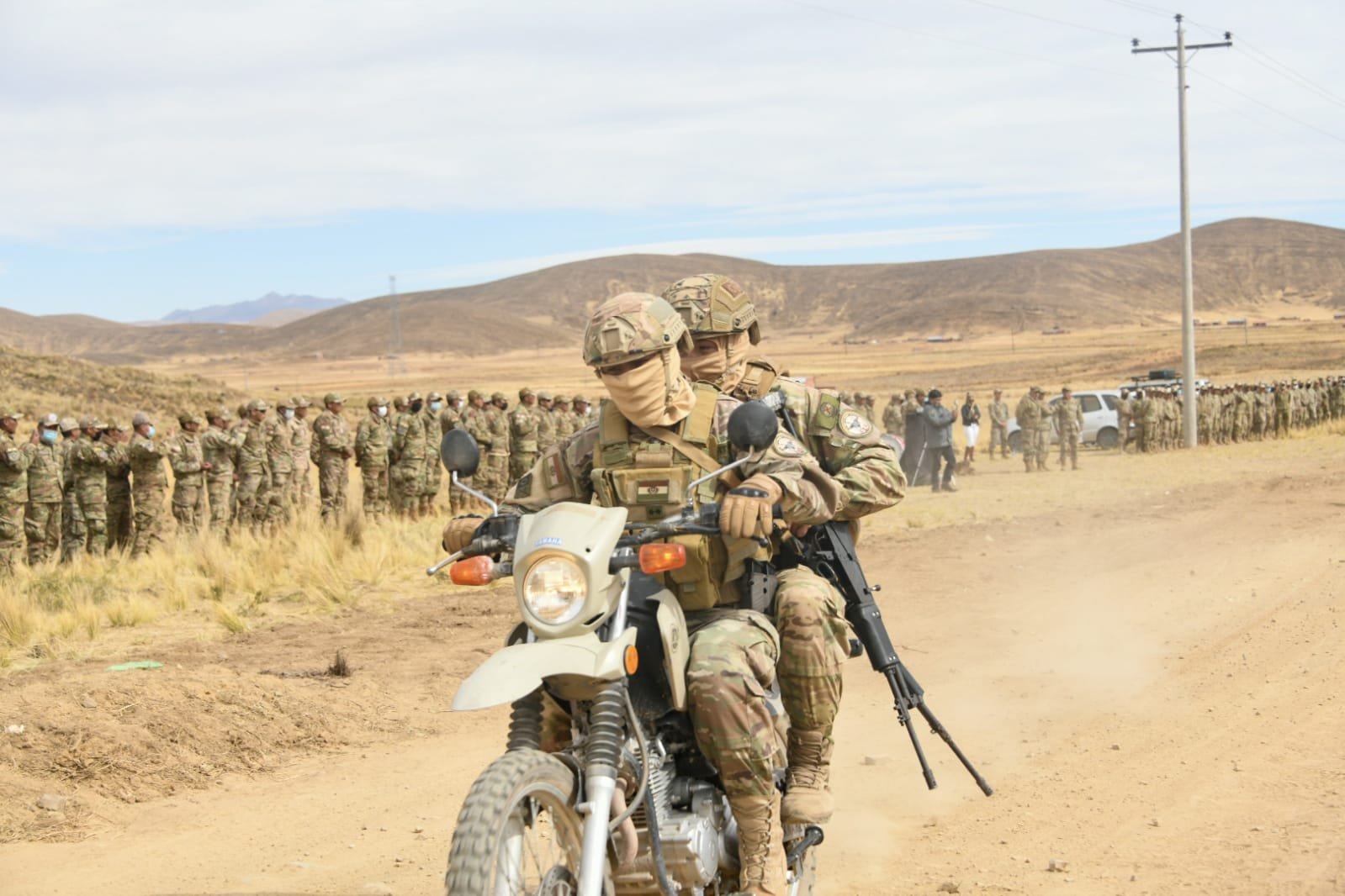 Militares concluyen curso de especialización para luchar contra el contrabando en Oruro