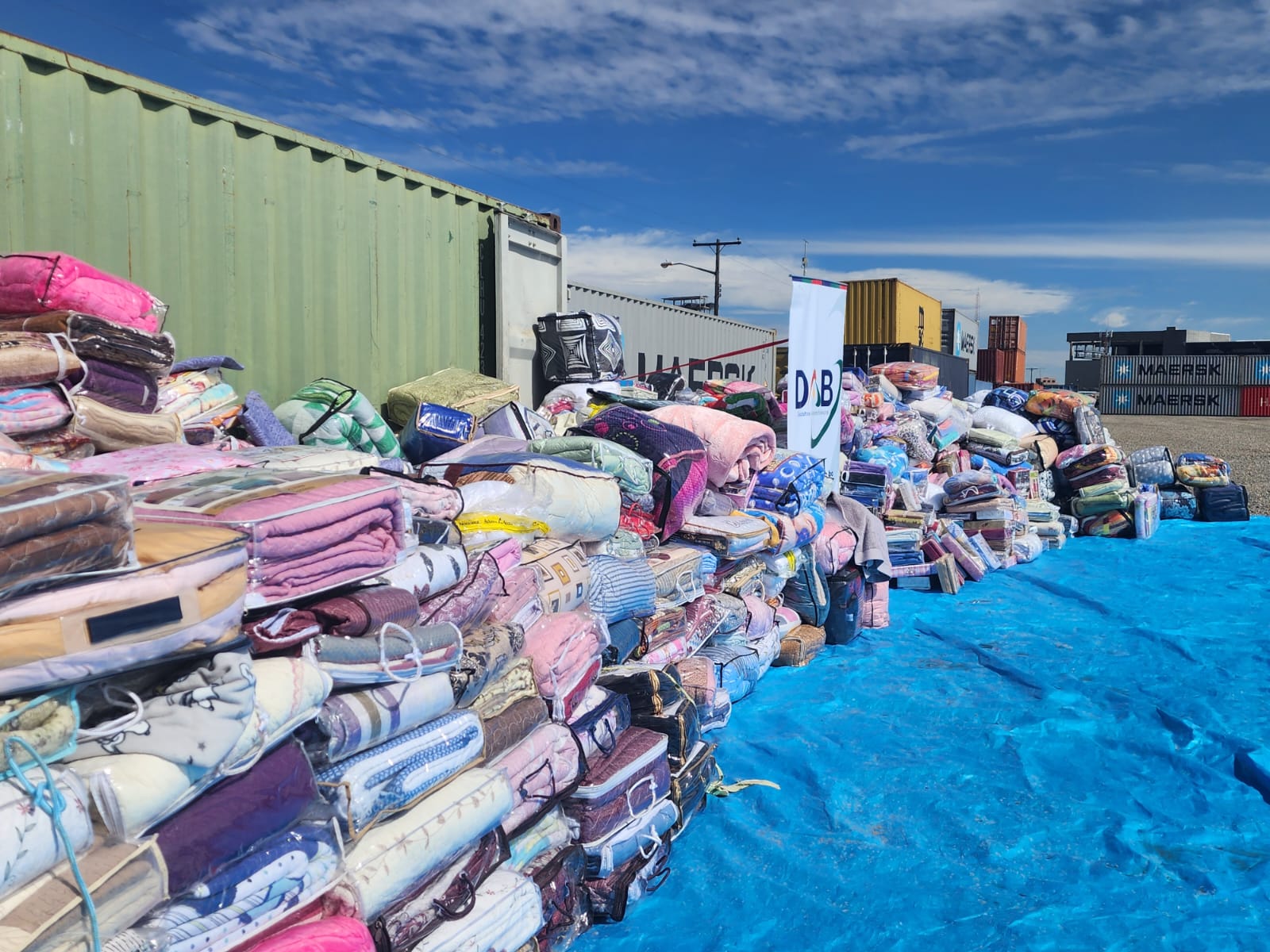 Allanan una vivienda en La Paz y comisan 12 t de prendas con un valor de Bs 829.000