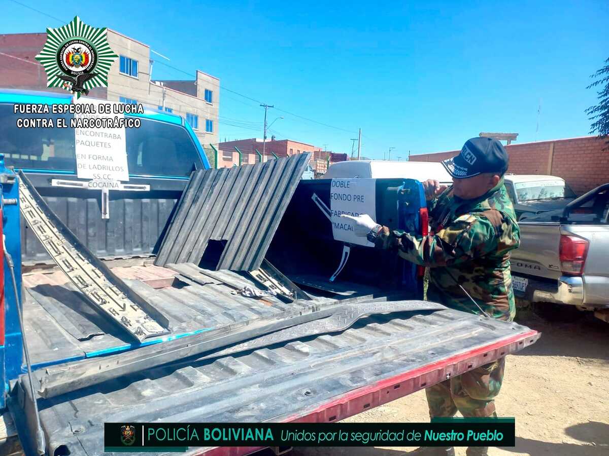 Felcn intercepta camioneta que transportaba más de 100 kilos de droga en Oruro