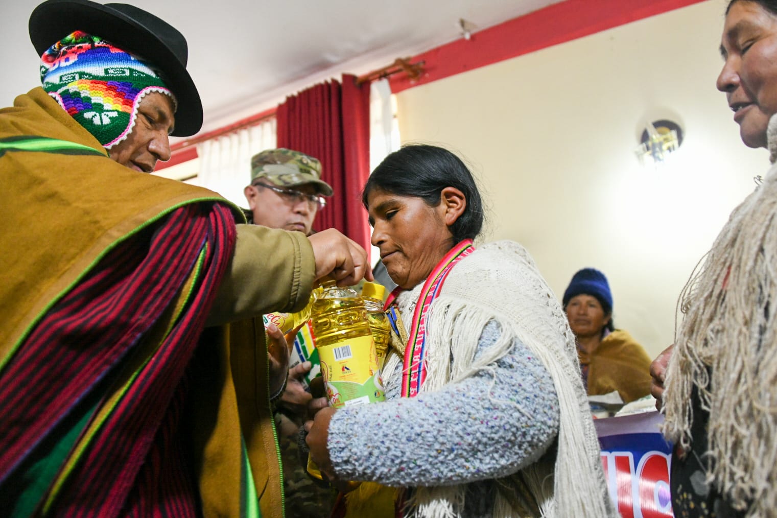 Gobierno entrega más de 39 toneladas de ayuda humanitaria a familias de La Paz