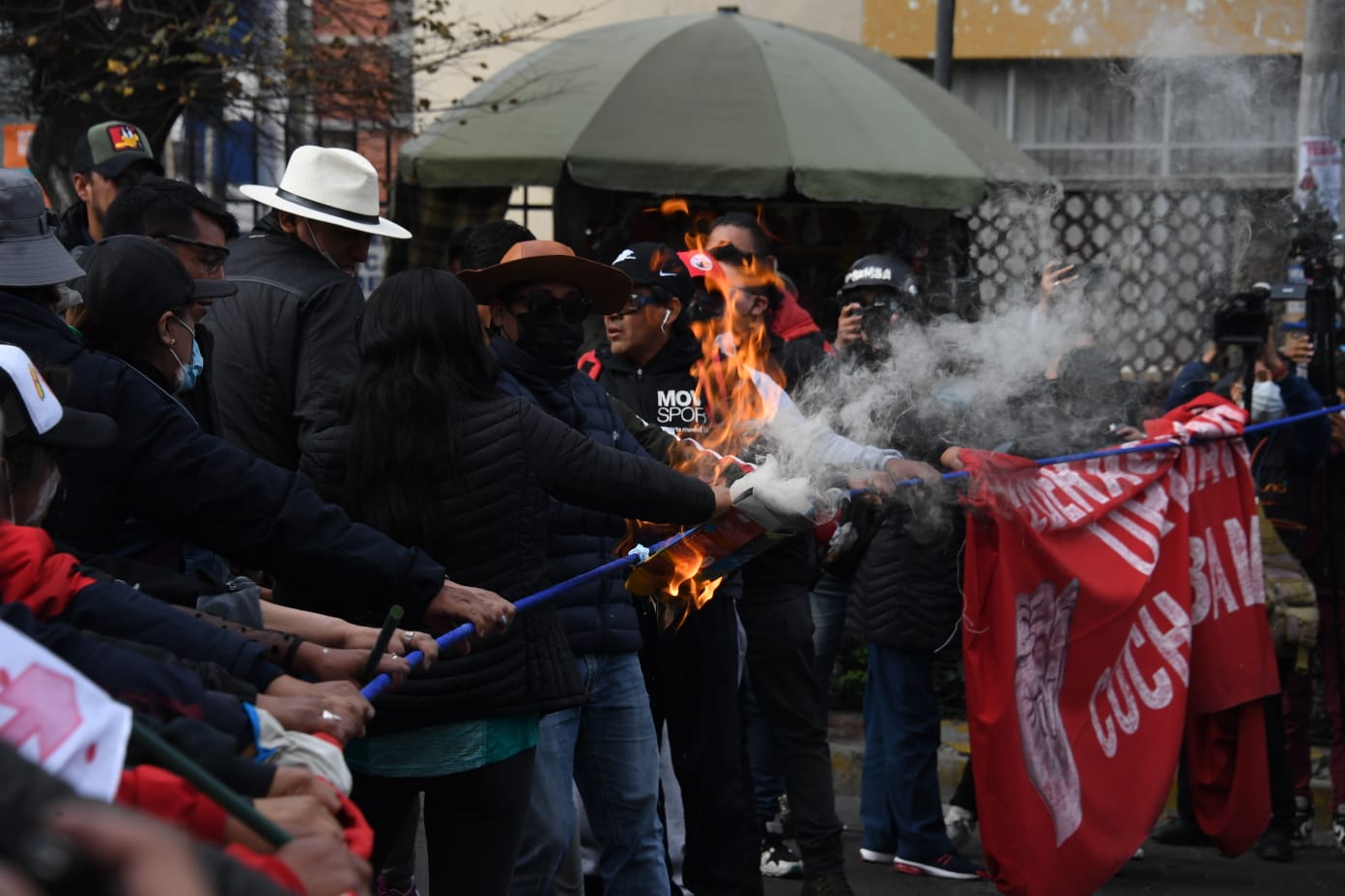 Juez ordena la libertad de maestro que fue aprehendido por el robo de un escudo policial 