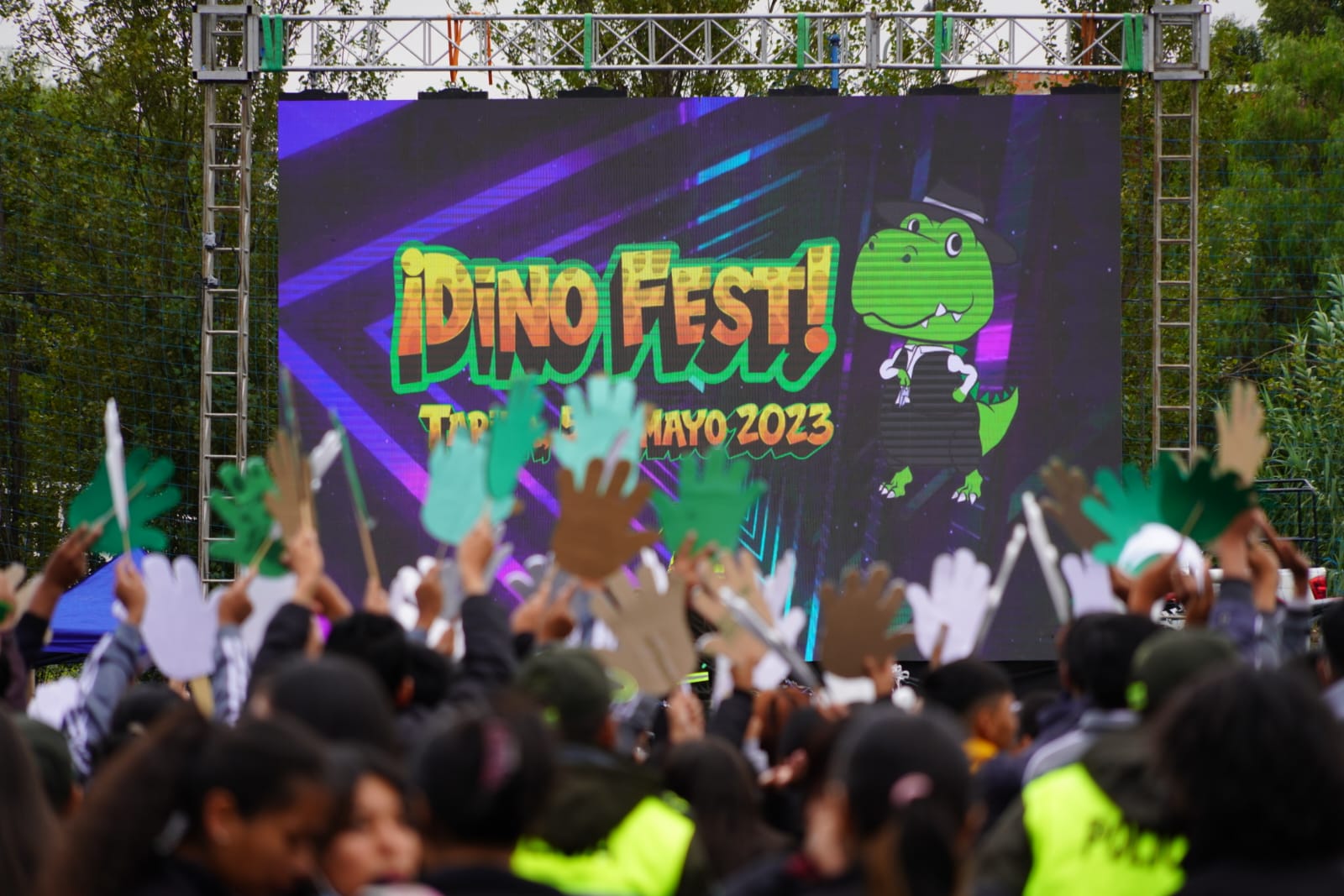 Más de 3.000 estudiantes participan del Dinofest para prevenir la violencia y los delitos en Tarija