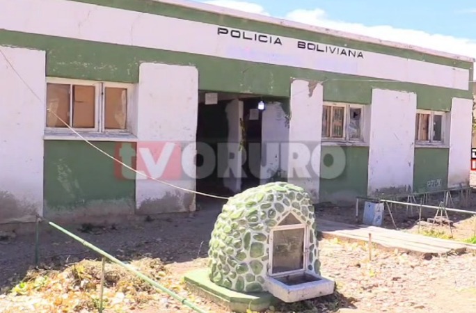 Nueva arremetida de “Chuteros” deja a dos policías heridos en Pazña