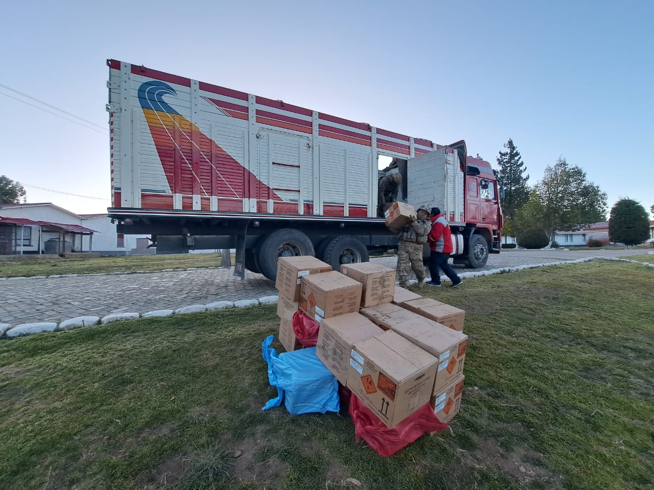 Comisan 55 cajas de explosivos en la carretera Chaguaya-Escoma