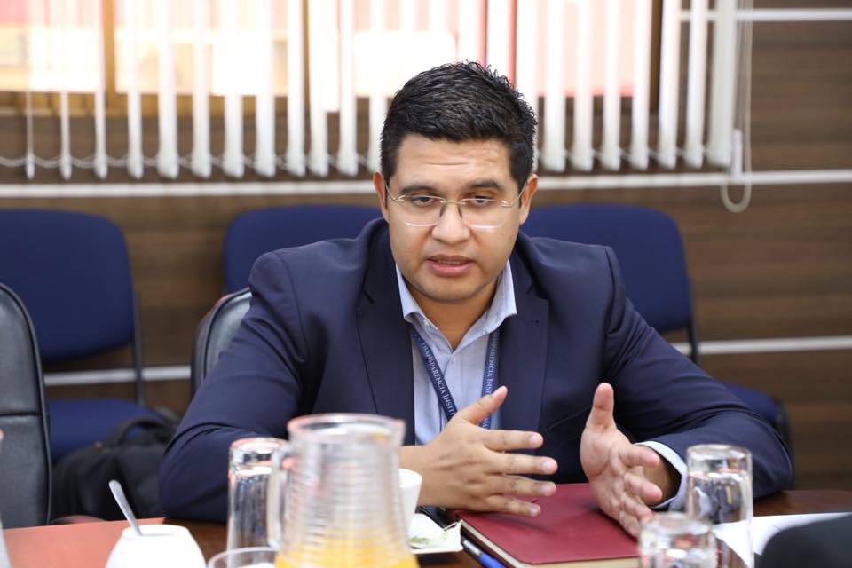 Analistas afirman que oposición está en una crisis de liderazgo y proyectan continuidad del oficialismo