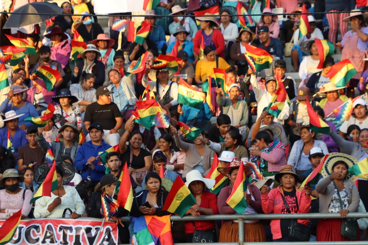 En masivo acto, Arce confirma la construcción de cuatro escuelas en la zona Sur de Cochabamba