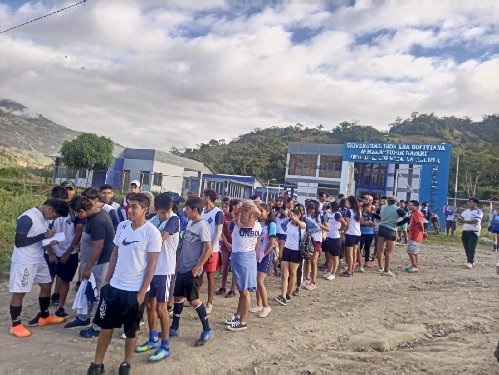 Unibol Tupak Katari contribuye al desarrollo agropecuario con más de 1. 479 técnicos y profesionales