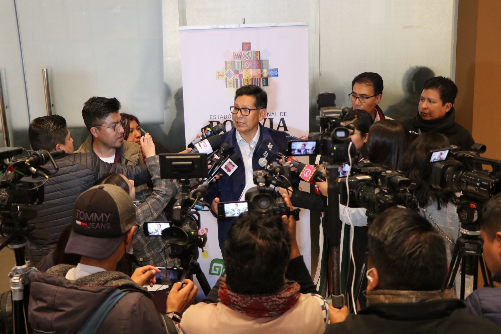 Ministro de Educación afirma que la ampliación del horario de invierno es transitoria