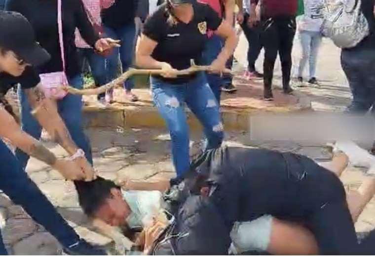 Fiscalía ordena aprehender a otras cuatro personas por golpiza a la asambleísta Cruz