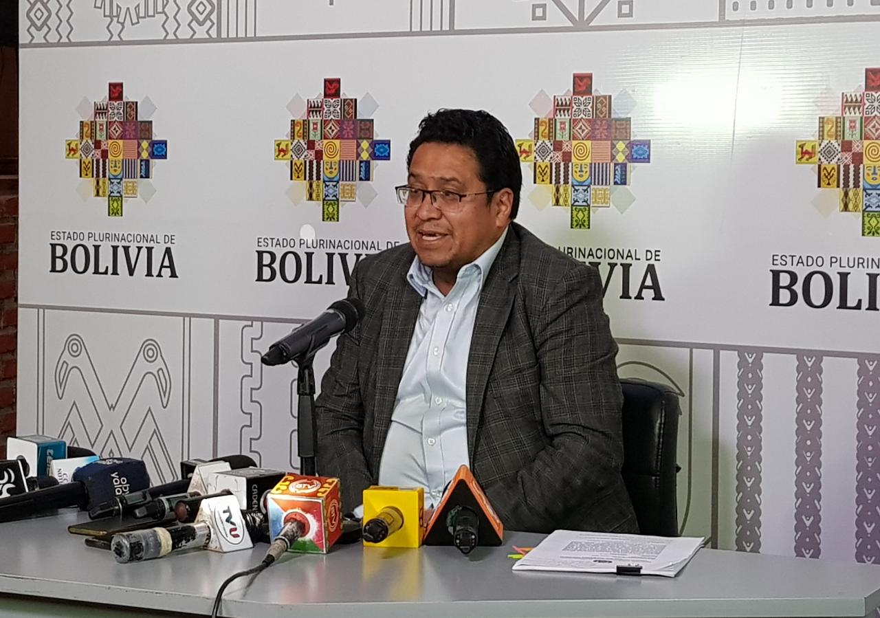 Gobierno afirma que procesos contra Reyes Villa continuarán, el TCP no lo declara inocente