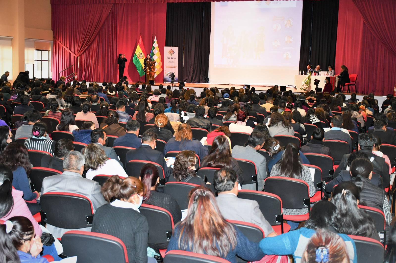 Más de 40.000 educadores participan de talleres sobre adaptaciones curriculares