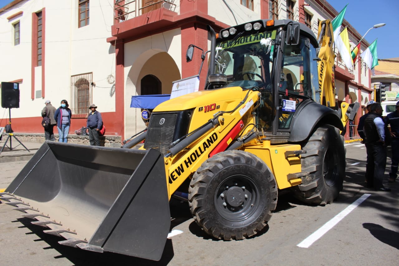 Entregan maquinaria de un valor de Bs 9,7 millones para aumentar la producción de papa en Sacaba