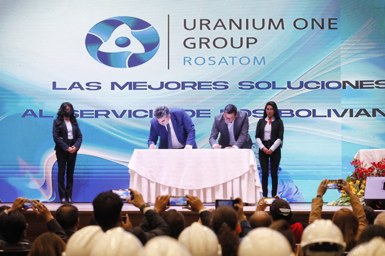 La firma de convenios de industrialización del litio. Foto: Comunicación Presidencial.