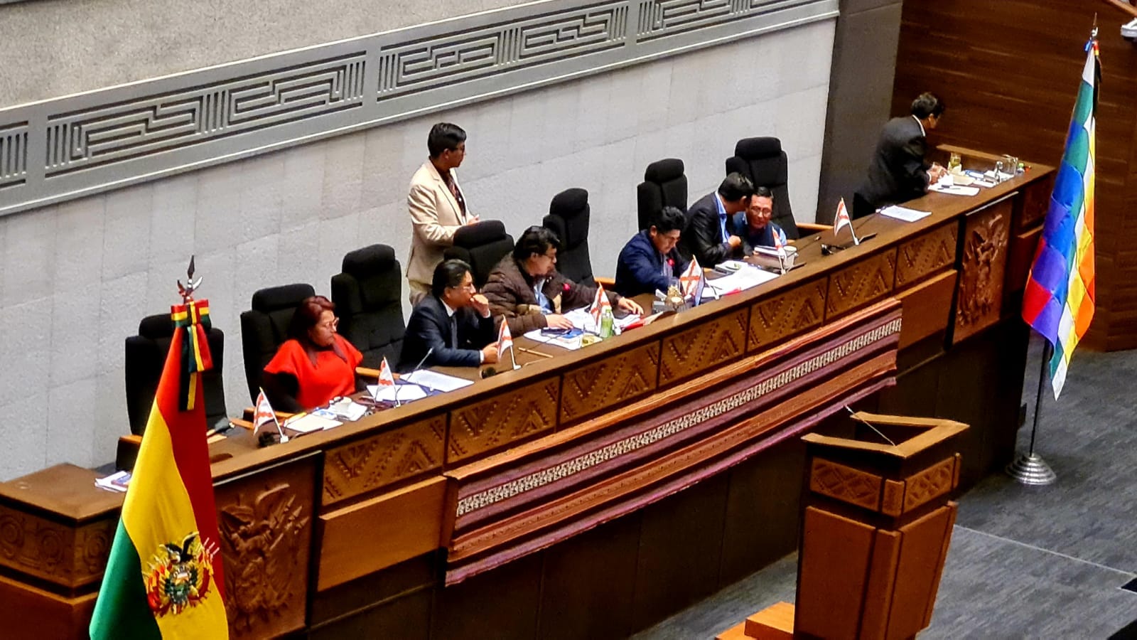 Tras maratónica sesión, Legislativo da respaldo a Lima y rechaza la censura