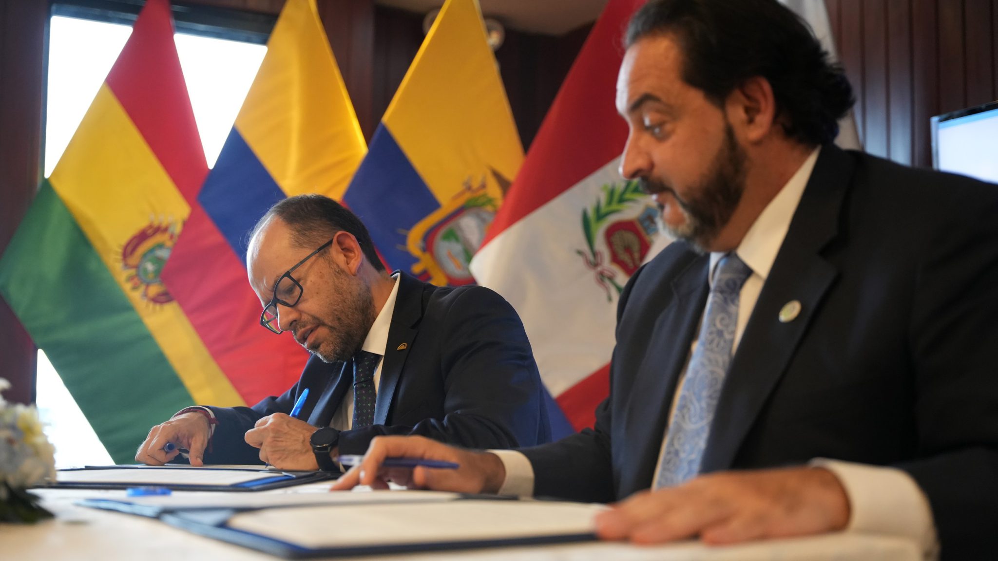 CAN y Olade firman convenio para fortalecer la integración energética en la región