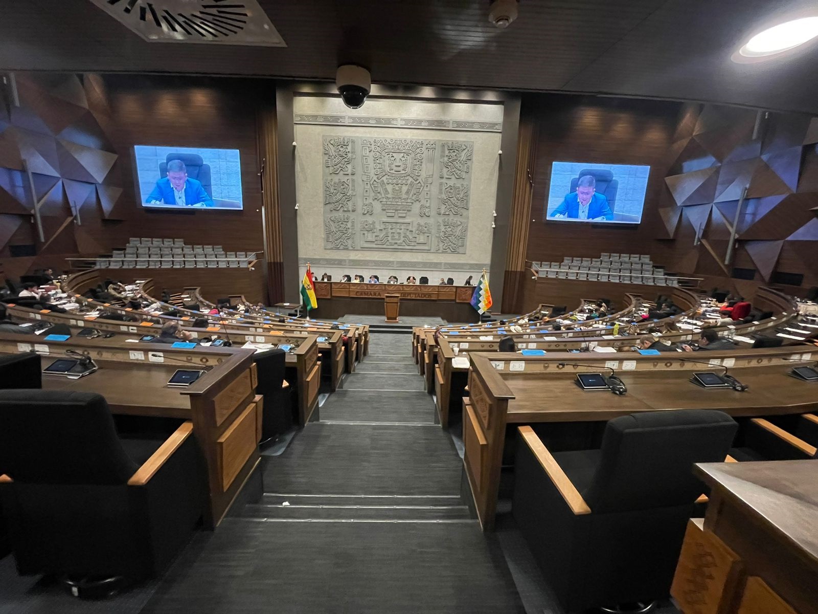 Diputados fijan sesión para aprobar tres proyectos de leyes por más $us 210 millones