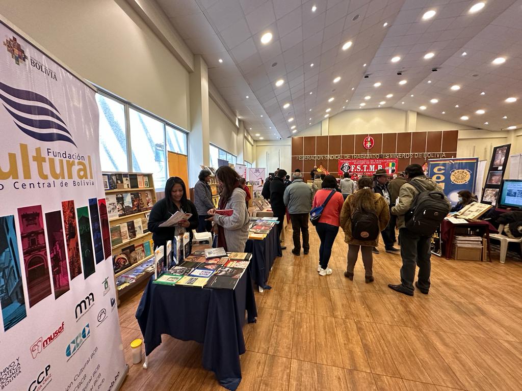 La historia del movimiento obrera se expone en la I Feria Cultural del Libro de la Clase Obrera