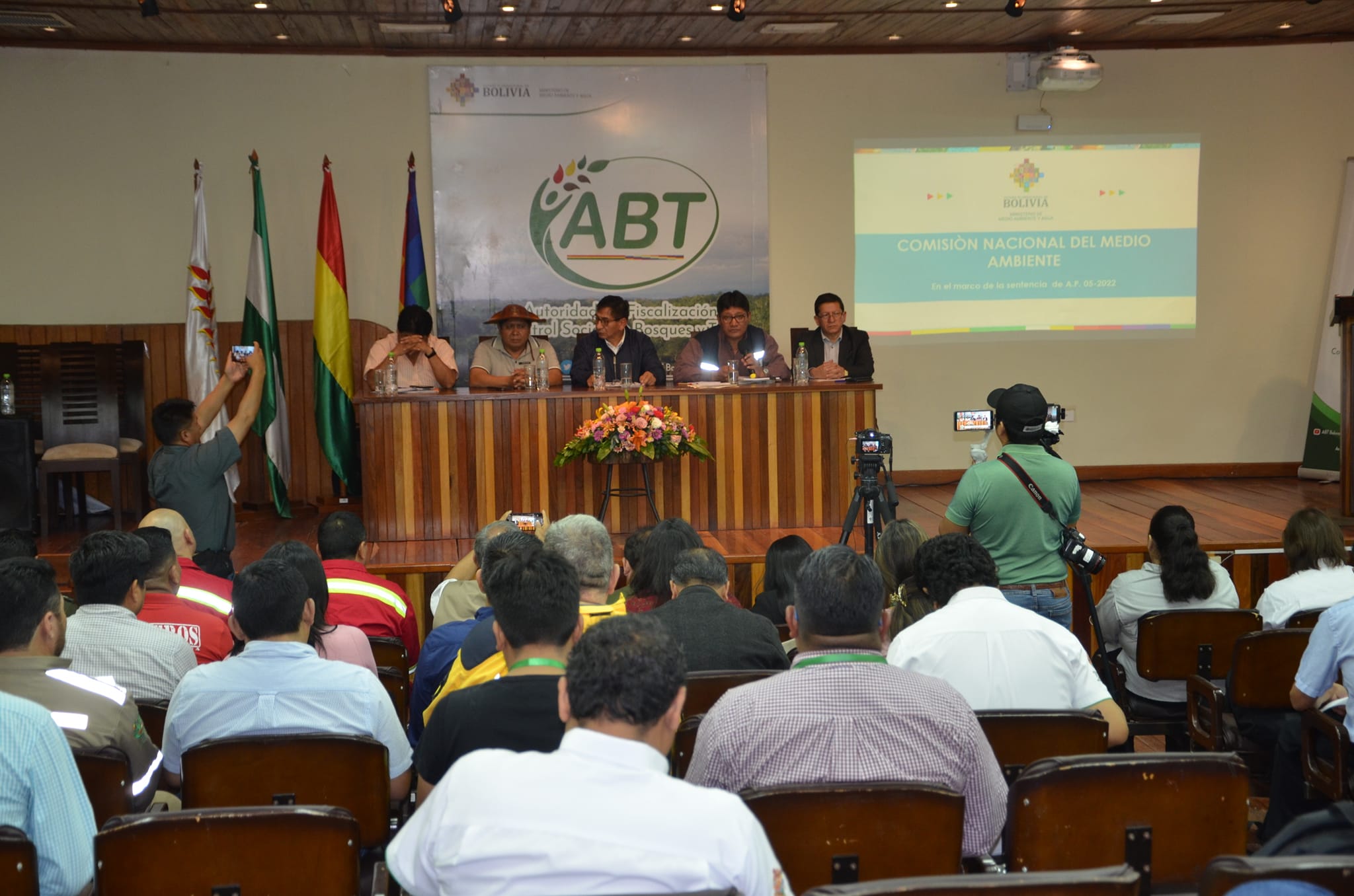 Gobierno conforma un Comité Nacional de Medio Ambiente para cuidar la Madre Tierra