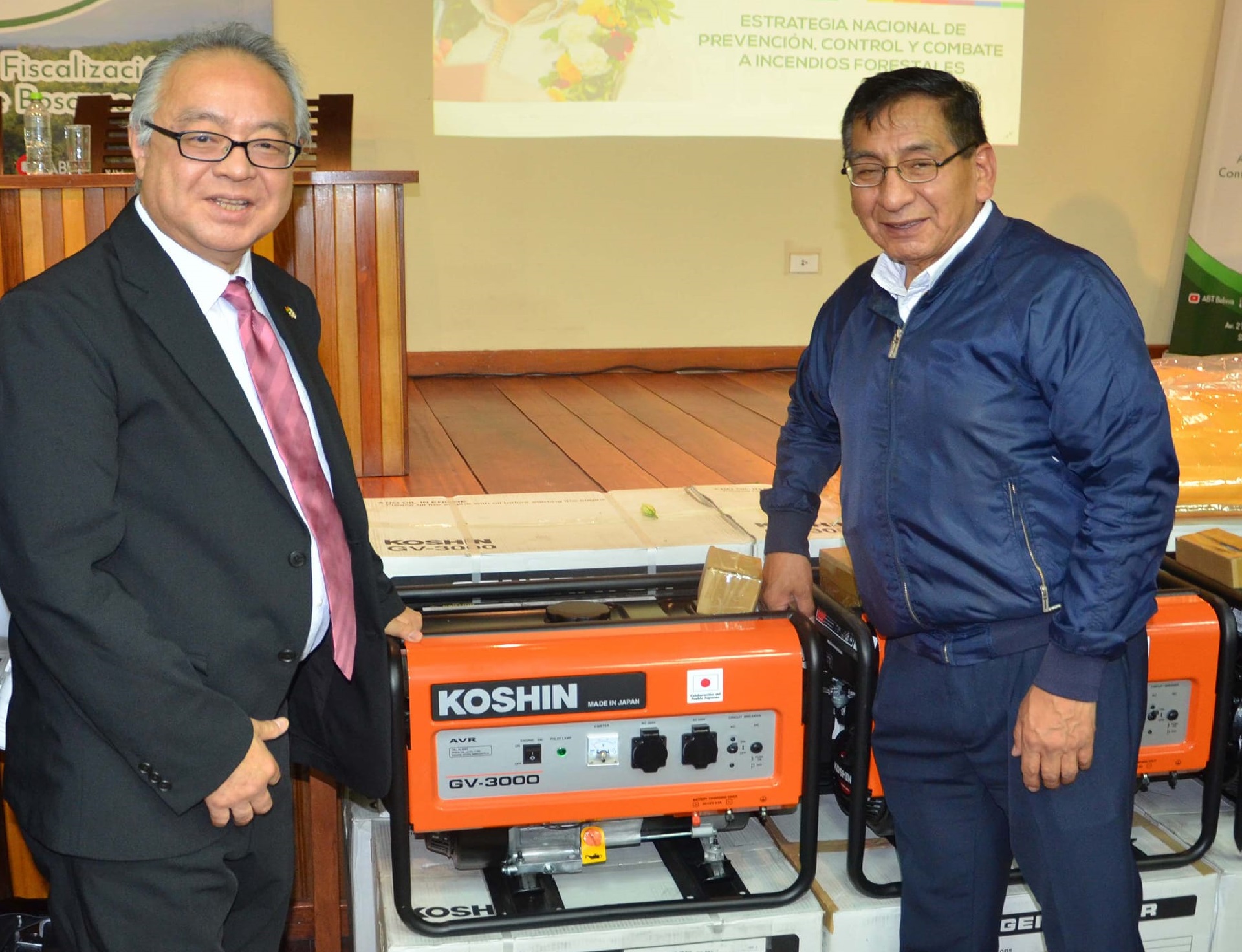 Japón entrega a Medio Ambiente y Agua equipos para combatir incendios forestales