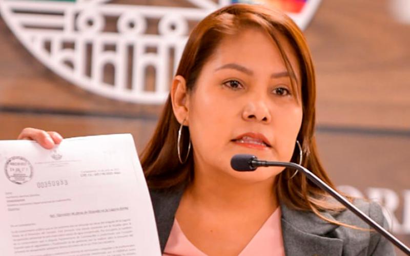 Senadora pide informe al alcalde Reyes Villa sobre el proyecto de dragado de la laguna Alalay