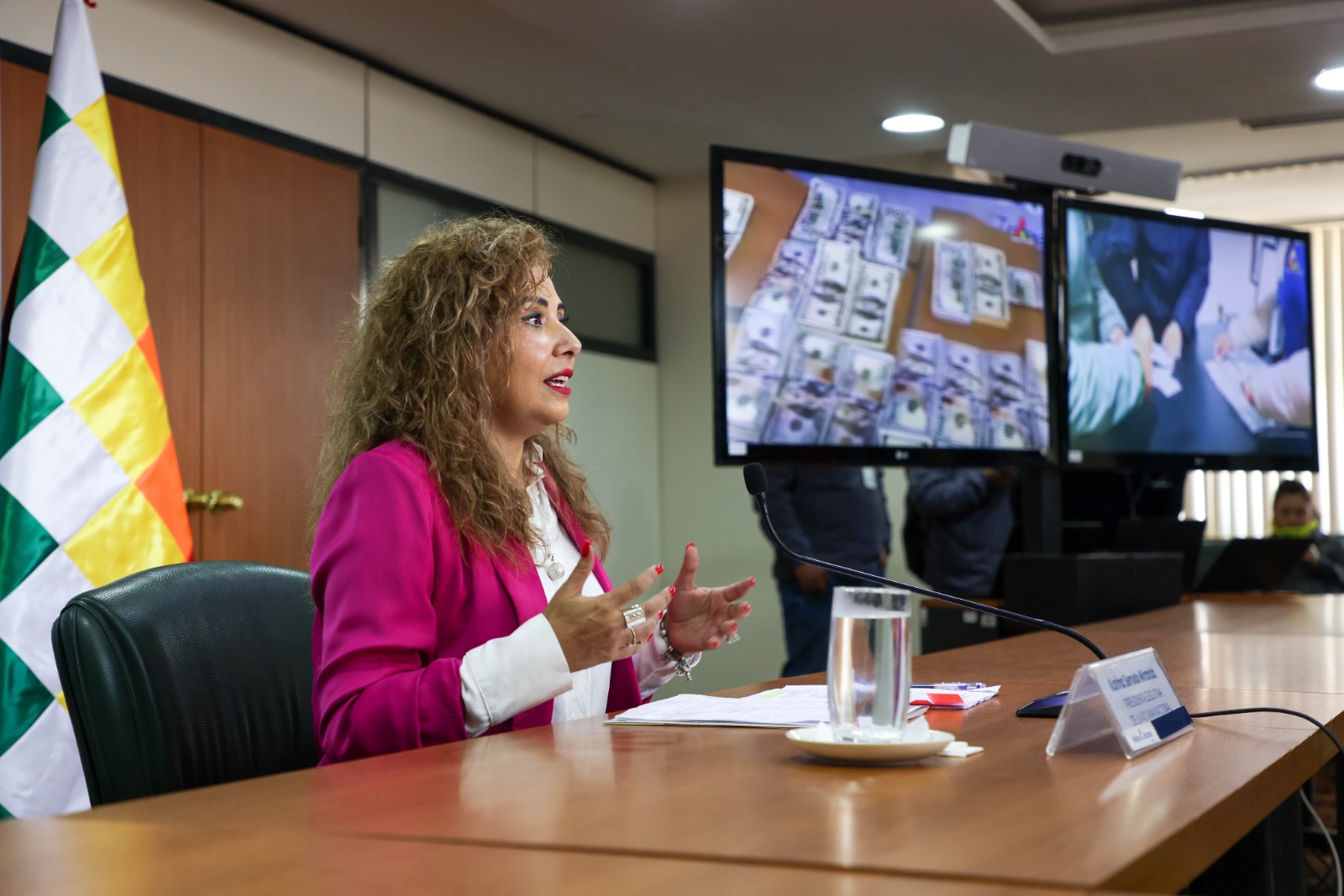 Aduana comisa cerca de medio millón de dólares en el paso fronterizo Bolivia – Chile, hay dos aprehendidos